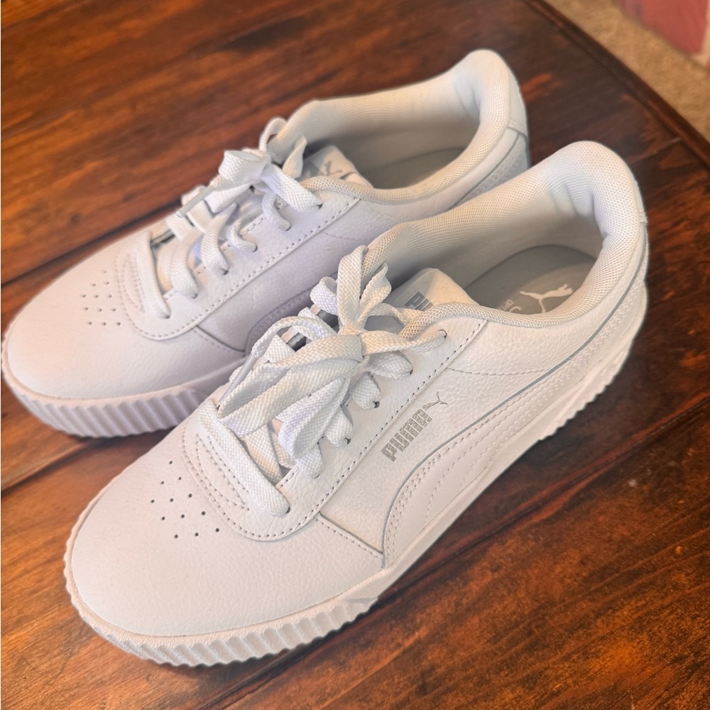 Puma Carina Leather Platform Sneakers - White/Silver - Women’s 8.5 - LIKE NEW